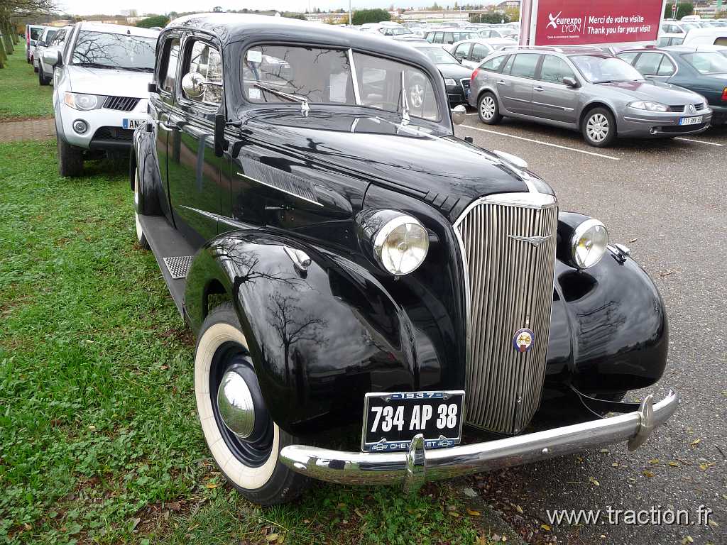 2011_epoquauto (2).jpg - 05/11/2011 - 69000 LYON - EPOQU'AUTO - 33ème Salon International Autos & Motos Anciennes - CHEVROLET - 1937